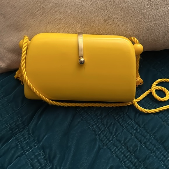Vintage hard shell Yellow Purse made in Hong Kong - Picture 2 of 4